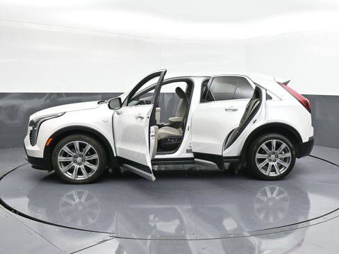 Used 2022 Cadillac XT4 Premium Luxury w/ Enhanced Visibility Package image 39