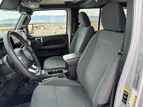 Used 2024 Jeep Wrangler Unlimited Sahara image 9