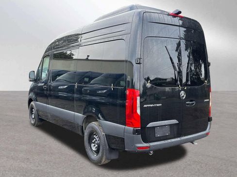 Used 2024 Mercedes-Benz Sprinter 2500 image 4