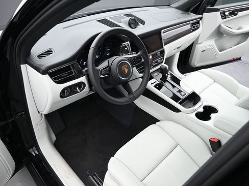 New 2026 Porsche Macan AWD/4WD image 4