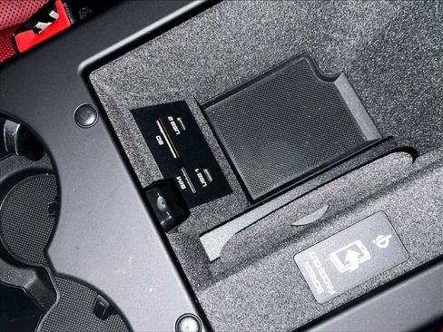 Used 2025 Porsche Macan image 29