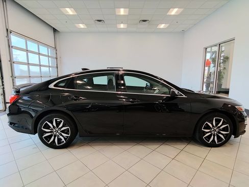 Used 2022 Chevrolet Malibu RS FWD image 2
