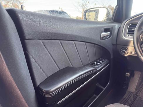 Used 2019 Dodge Charger SXT image 27