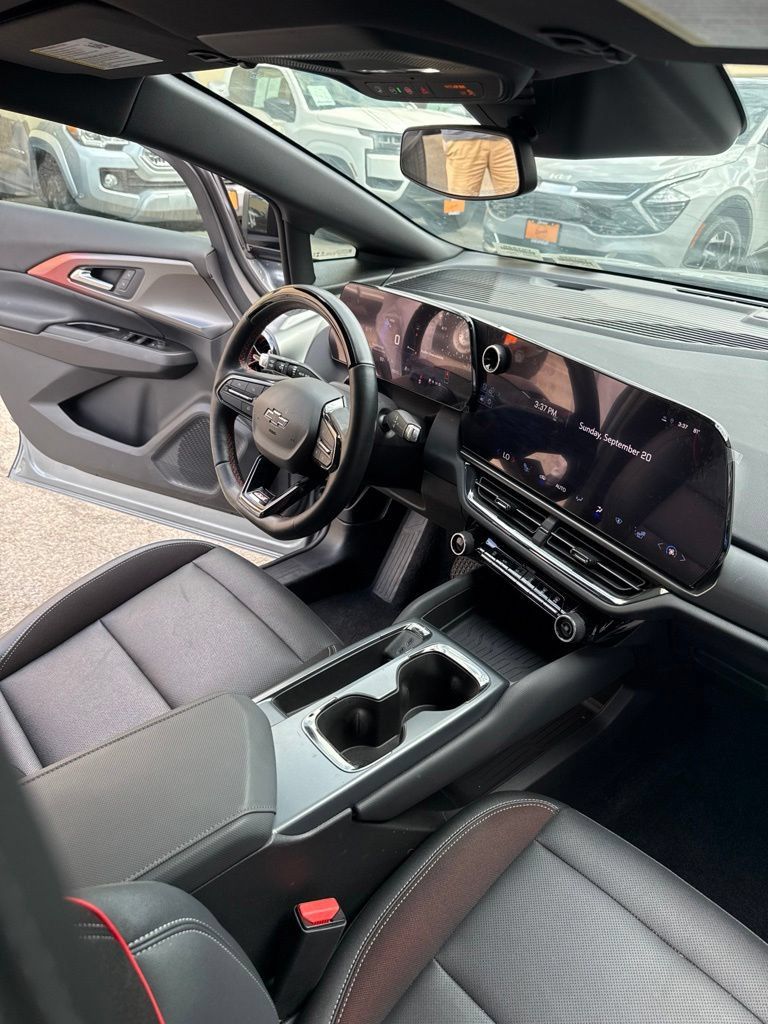 Used 2024 Chevrolet Equinox EV RS FWD image 21