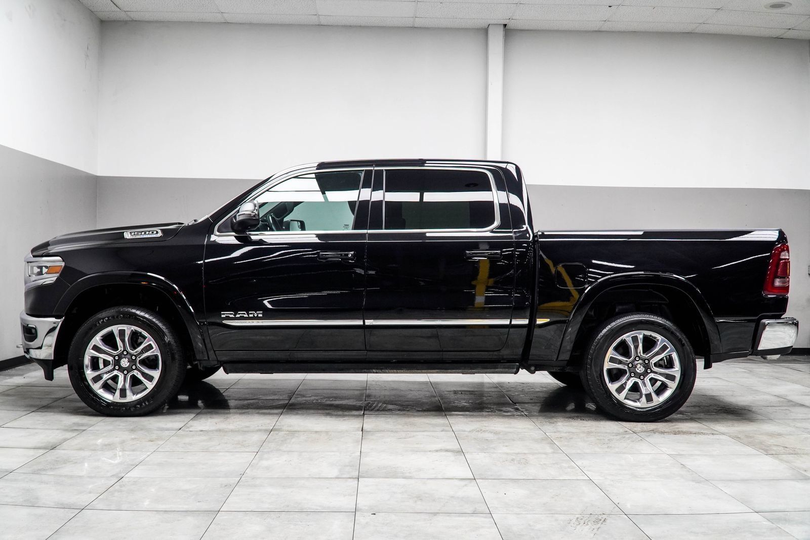 Used 2023 RAM 1500 Limited AWD/4WD image 9