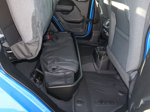 New 2025 Jeep Gladiator Sport image 18