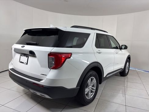 Used 2022 Ford Explorer XLT w/ Equipment Group 202A image 5