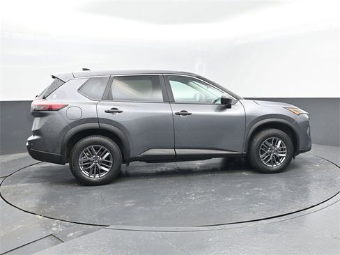 Used 2024 Nissan Rogue S image 4