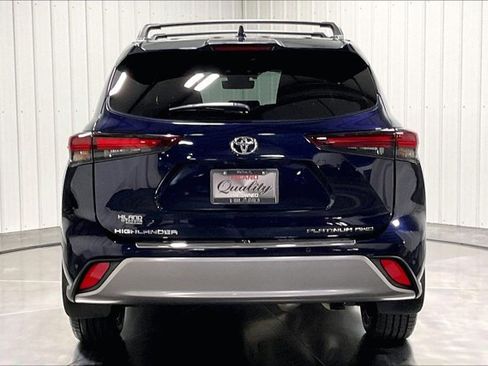 Used 2024 Toyota Highlander Platinum AWD/4WD image 4