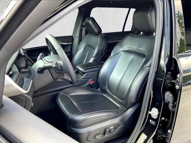 Used 2024 Jeep Grand Cherokee L Limited w/ Black Appearance Package AWD/4WD image 23