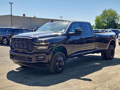 New 2026 RAM 3500 Big Horn AWD/4WD image 3