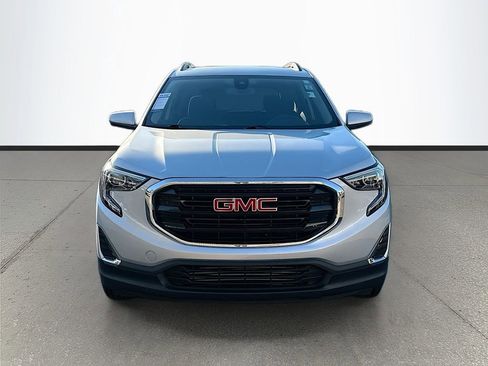 Used 2020 GMC Terrain SLE w/ Driver Convenience Package image 2