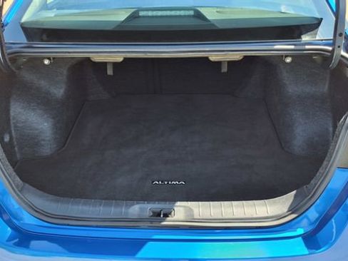 Used 2025 Nissan Altima 2.5 SV image 10