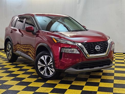 Used 2022 Nissan Rogue SV image 1