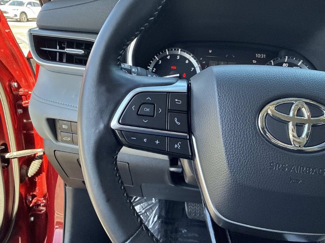 Used 2021 Toyota Highlander XLE FWD image 32