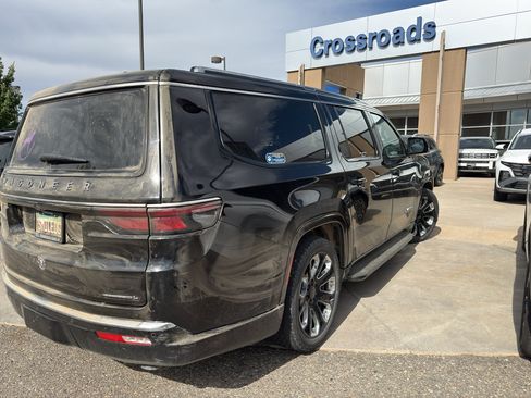 Used 2023 Jeep Wagoneer L Series III w/ Convenience Group I AWD/4WD image 6