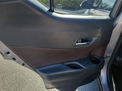 Used 2019 Toyota C-HR Limited image 6