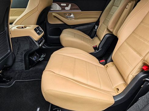 New 2026 Mercedes-Benz GLS 580 4MATIC image 27