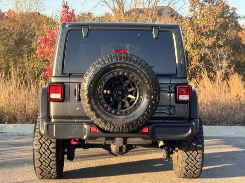 Used 2019 Jeep Wrangler Unlimited Rubicon w/ Cold Weather Group image 5