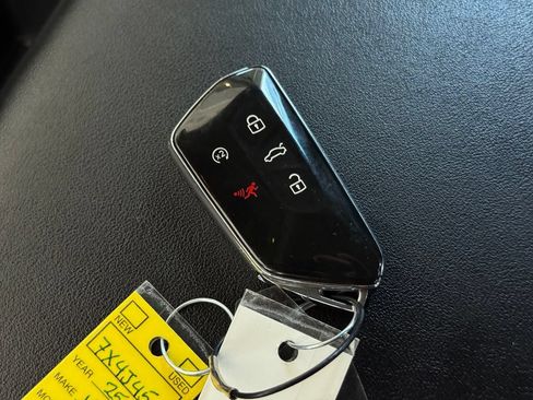 Used 2025 Volkswagen Atlas SE AWD/4WD image 41