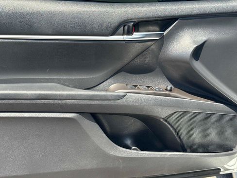 Used 2022 Toyota Camry SE FWD image 16