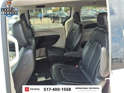 Used 2024 Chrysler Pacifica Touring-L FWD image 12
