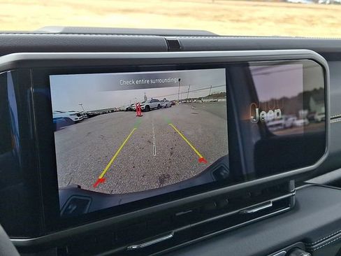 Used 2025 Jeep Gladiator Sport image 19