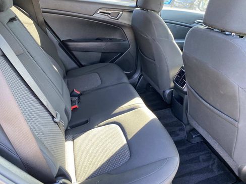 Used 2024 Kia Sportage LX image 18