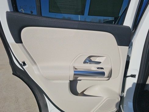 Certified 2025 Mercedes-Benz GLA 250 4MATIC image 11