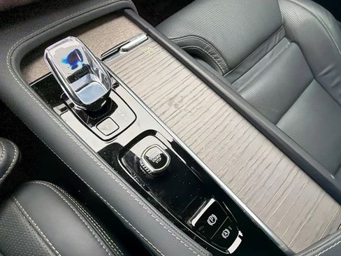 Certified 2023 Volvo XC90 B6 Ultimate w/ Protection Package Premier image 27