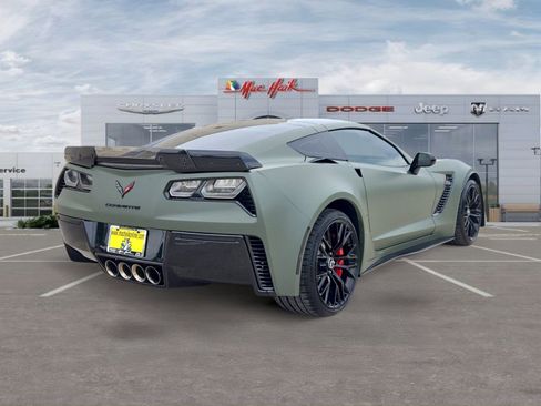 Used 2015 Chevrolet Corvette Z06 w/ 3LZ Preferred Equipment Group image 5