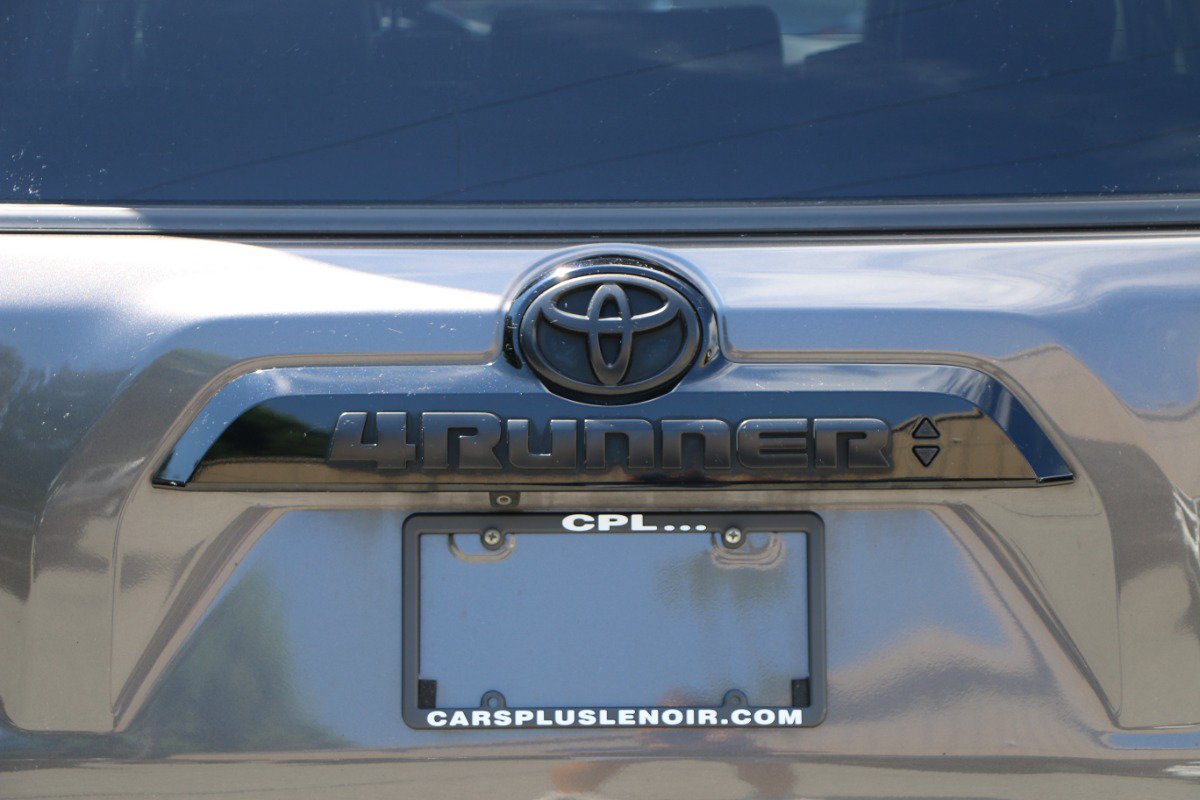 Used 2021 Toyota 4Runner Venture w/ Moonroof Package AWD/4WD image 5