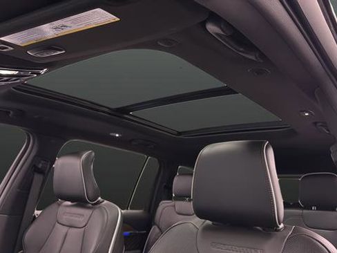 Used 2024 Jeep Grand Cherokee L Summit w/ High Altitude Package image 12