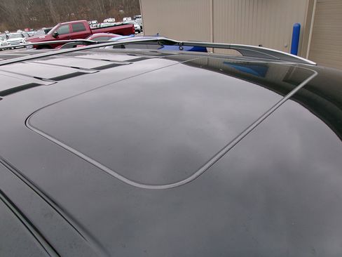 Used 2023 Nissan Armada SL w/ Captain's Chairs Package image 8