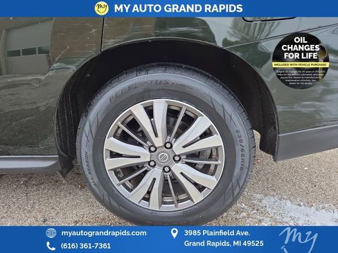 Used 2020 Nissan Pathfinder SL image 32