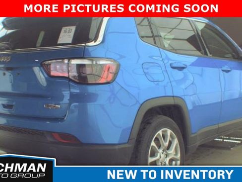 Used 2022 Jeep Compass Latitude w/ Sun and Sound Group AWD/4WD image 4