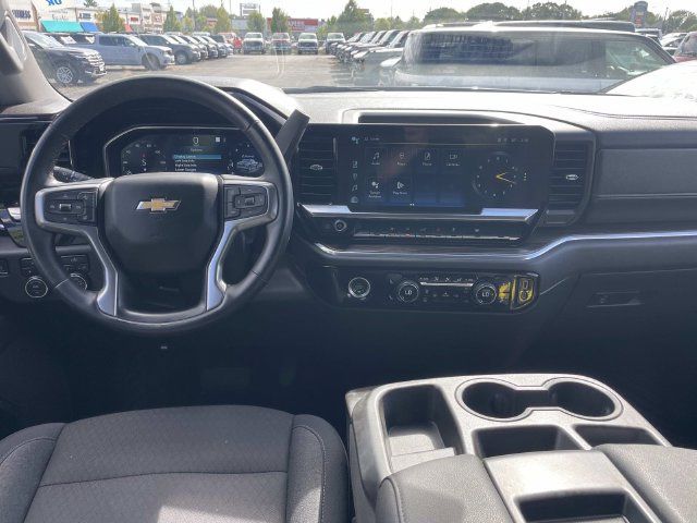 Used 2023 Chevrolet Silverado 1500 LT AWD/4WD image 20