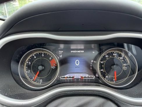 Used 2017 Jeep Cherokee Overland w/ Technology Group FWD image 21