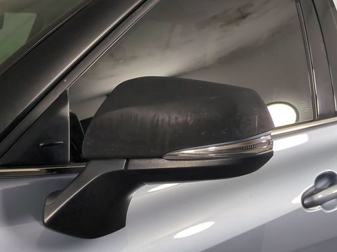 Used 2021 Toyota Highlander XLE FWD image 12