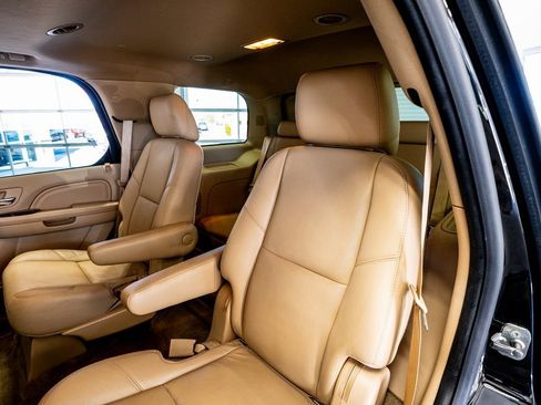 Used 2014 Cadillac Escalade Luxury image 48