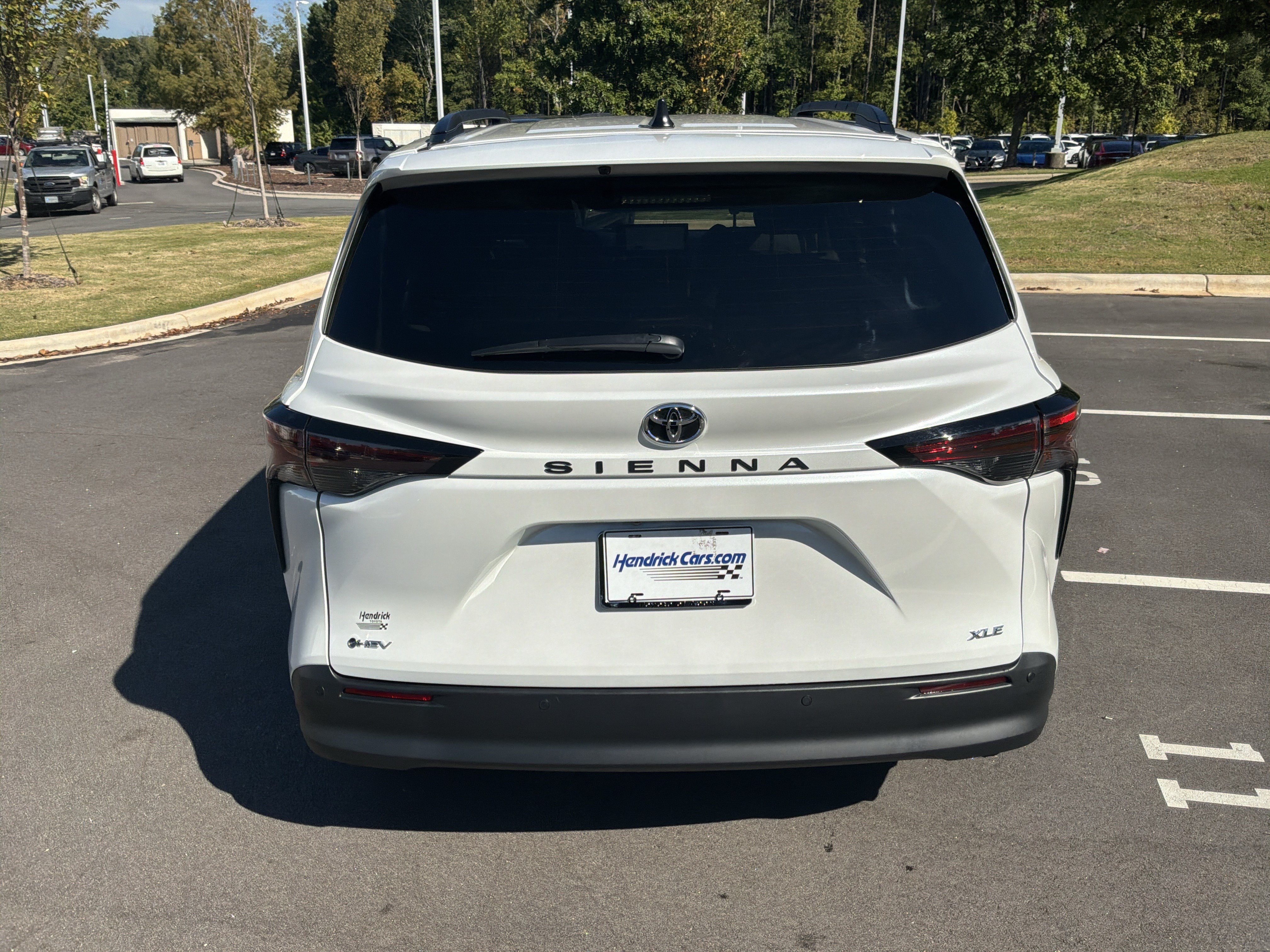 Used 2026 Toyota Sienna XLE FWD image 9