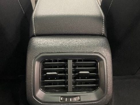 Used 2023 Volkswagen Taos SE AWD/4WD image 15