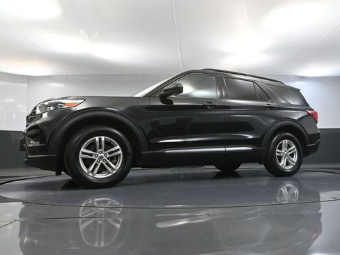 Used 2023 Ford Explorer XLT AWD/4WD image 55