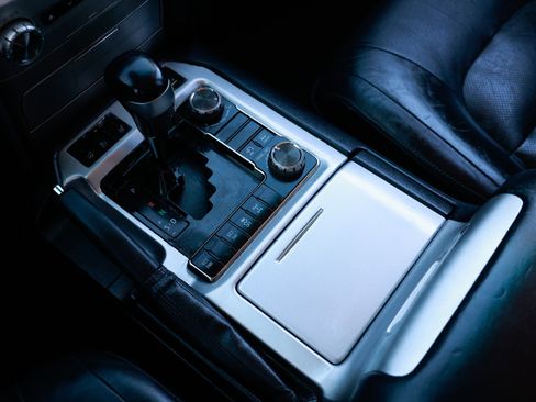 Used 2017 Toyota Land Cruiser image 46