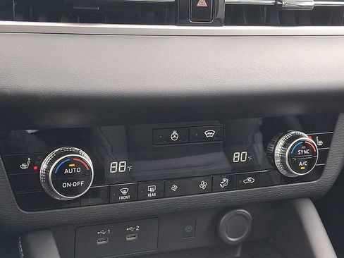 New 2026 Mitsubishi Outlander SE image 8