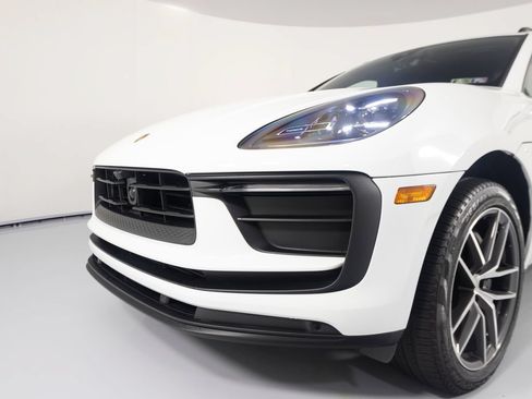 Certified 2024 Porsche Macan AWD/4WD image 38