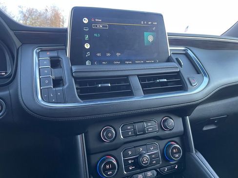 Used 2022 Chevrolet Suburban LT w/ LT Signature Package image 26