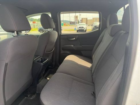 Used 2019 Toyota Tacoma TRD Off-Road AWD/4WD image 14