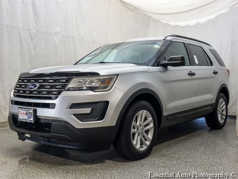 Used 2017 Ford Explorer 4WD image 2
