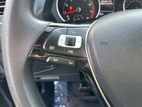 Used 2018 Volkswagen Tiguan S image 18